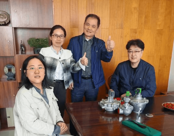 Edukas OEM -klapi partnerlus Lõuna -Korea kliendiga